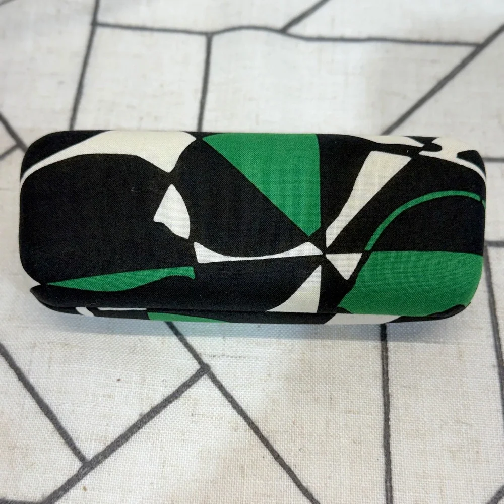 Vera Bradley Eyeglass Case OS Green Black White Geometric Hard Shell Fabric Wrap